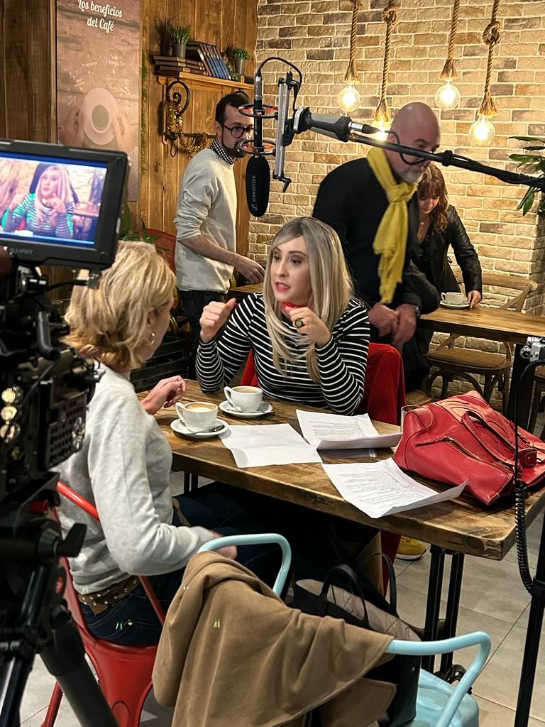 Rodaje de Absurdara: escena en una cafetería